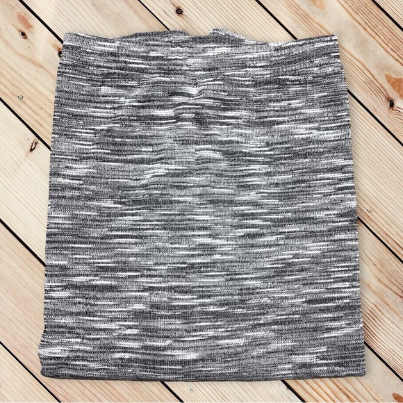 Joan Rivers Heathered Space-Dyed Knit Pull-On Slim Skirt, 2X Black/White A262487 - Picture 7 of 9